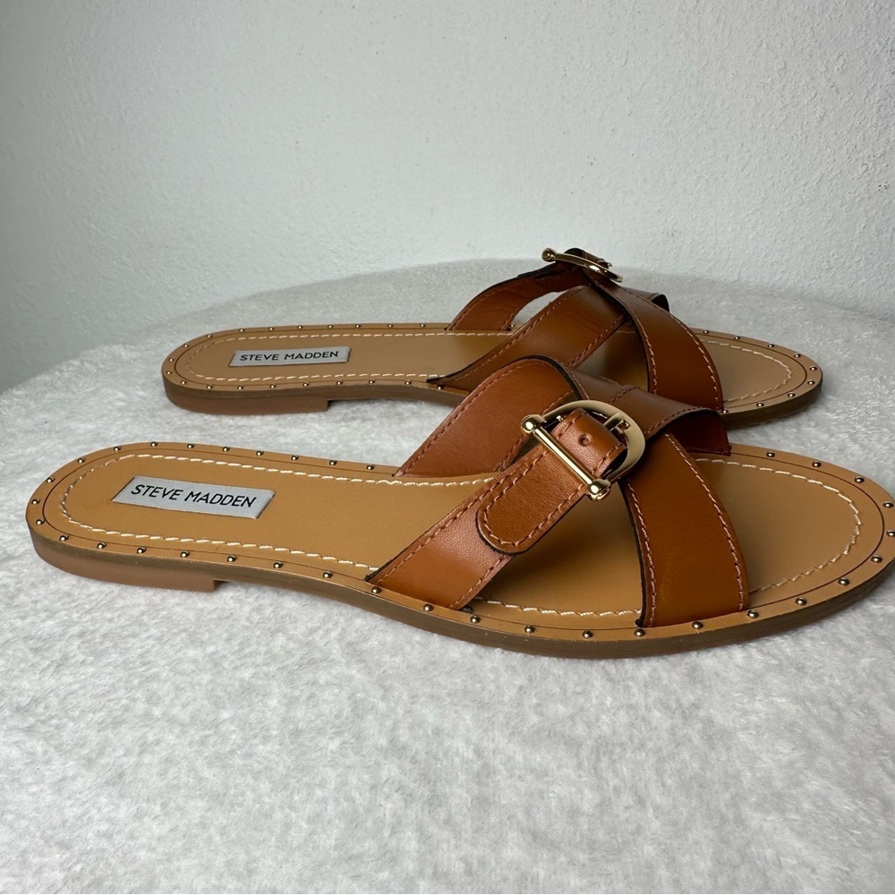 NWOB Steve Madden Tan Buckle Sandals in Size 8M - Picture 4 of 9